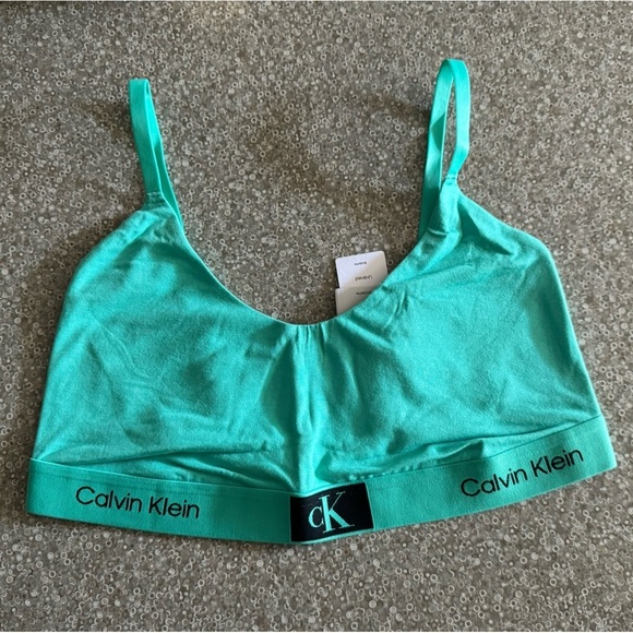 Calvin Klein New with tags
1996 Plus Size Unlined Bralette Size: 2X - Picture 4 of 9